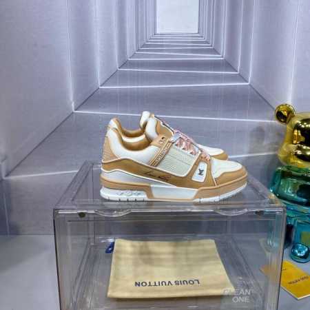 出厂价Pp：530 爆款 2025 路易威登走秀滑板鞋爆款， Louis Vuitton Trainer无疑是奢侈品牌推出的最成功的Sneaker之一，不过探索 - 点击图像关闭