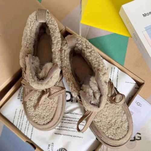 顶级版本： UGG 油叽叽 经典款 厚底 坡跟 系带短靴 毛靴 原版购入开发 做货 UGG这款高跟雪地靴真的打破了传统以来厚底靴的风格，太有设计个性了，深得少女