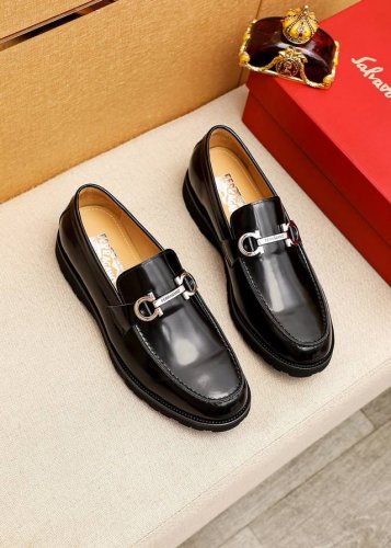 商品商标 Ferragamo 菲拉格慕 休闲皮鞋 正码码数: 38-44 45订制 商品材料 精选 进口开边珠牛皮鞋面+经典五金扣 进口水染牛皮内里 强烈立体视