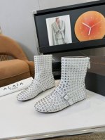 品 牌：Alaia 法国高端一线高定品牌 AzzedineAlaia:时尚界最后的手艺人 只忠于展现女性身体曲线的裁剪之王 始创于1979年的品牌Alaia 一