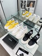 超火爆- Chanel香奈儿 新款休闲运动鞋板鞋 专柜一鞋难求 超美的颜色 非常百搭 超级舒适 满满的小香风 经典耐看百搭款，鞋面用料拼接鞋面，真牛皮，羊皮内里