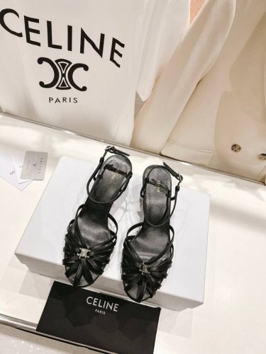 高版本出厂 Celine～赛琳2025Vs夏季最新爆款复古凉鞋 夏季搭配佳品，简直绝绝子了复古的点上带上了满分时髦感颜值绝原版购入开发，依旧最高输出，还原原版定
