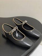 顶级品质 Hermes 爱马仕 H家25S春夏新款玛丽珍鞋 包头后空凉鞋平底芭蕾舞 山羊皮和Nappa皮革玛丽珍鞋，搭配标志性“H”鞋扣和撞色滚边，打造精致柔美