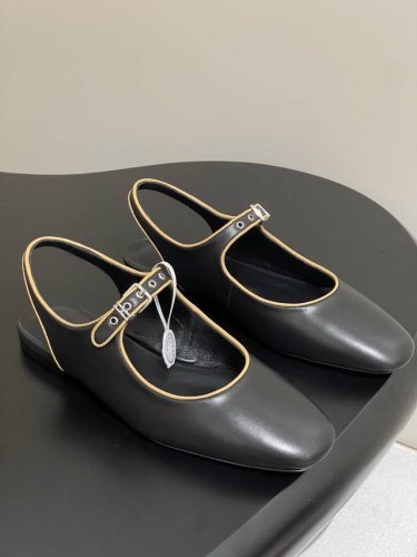 顶级品质 Hermes 爱马仕 H家25S春夏新款玛丽珍鞋 包头后空凉鞋平底芭蕾舞 山羊皮和Nappa皮革玛丽珍鞋，搭配标志性“H”鞋扣和撞色滚边，打造精致柔美