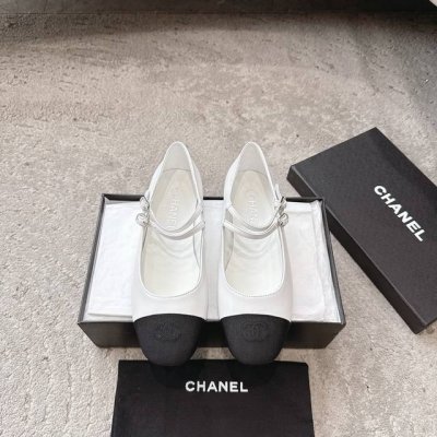 chanel香奈儿25p春夏玛丽珍绑带单鞋 好看的小香玛丽珍芭蕾单鞋，喜欢的明星和红人都在穿，让我更加喜欢这款鞋少女心爆棚，穿上就仙，可以搭配各种风格白色玛丽珍