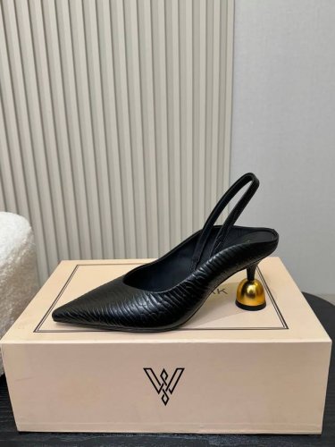 Vanda Novak小众 耗时3个月研发 鞋跟独特设计酒杯 重磅系列 众多联手意大利品牌 推出高级感满分的鞋款系列 火遍Ins神仙绝美神靴，海外博主疯狂打Ca
