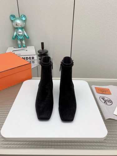 出厂 高版本 Hermes ss24 new arrival 秋冬新品kelly扣短靴 永不过时的万年经典 款鞋型秀气精致， 搭配经典kelly扣装饰，高级感瞬
