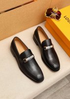 商品商标：Louis Vuitton 路易威登 休闲皮鞋 正码码数: 38-44 45.46.47订制 商品材料：精选 进口头层牛皮鞋面+奢华五金扣，进口头层牛