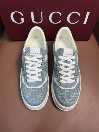 gucci男士厚底饼干鞋运动鞋 这款的舒适度真的很绝 超级轻便舒适百搭 必备单品 这款单品充满了趣味十足的复古气息 G家全新系列继续从其他时代的日常生活中寻找灵
