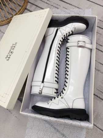 Alexander McQueen 顶级版 代购版本 网红粉迷款、小红书种草款、明星打call款 热度不用再说了，万人迷百搭爆款 细节定制高端货，原版1比1复刻 - 点击图像关闭