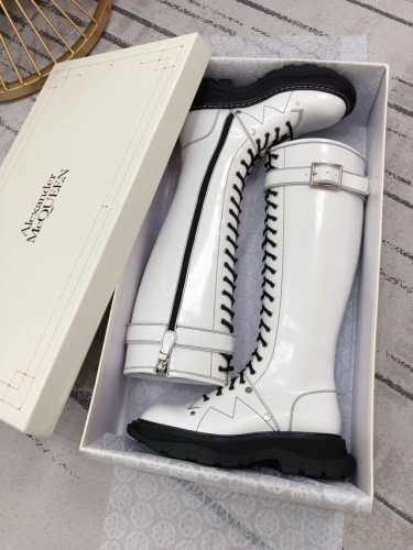 Alexander McQueen 顶级版 代购版本 网红粉迷款、小红书种草款、明星打call款 热度不用再说了，万人迷百搭爆款 细节定制高端货，原版1比1复刻