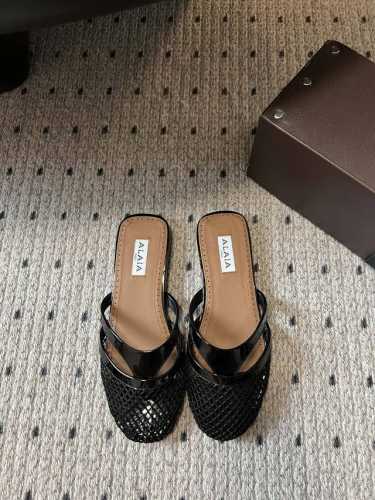 顶级品质 P380 独家新品 Alaia 25 平底夹趾网鞋包头半拖 兜兜转转还得是Alaia 极致的舒适和百搭 交叉带的设计有种芭蕾舞的感觉 章小蕙同款 甜酷