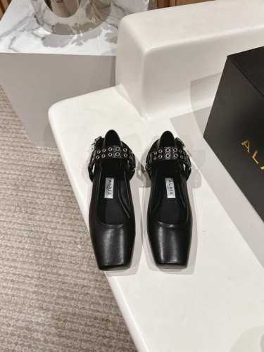 出厂价 Alaia 新款 早春方头芭蕾舞平底单鞋 原版购入法国一线奢侈品牌Alaia 阿莱亚25Ss法式仙女芭蕾舞平底跳舞鞋，Alaia品牌源自其创始人，Azz