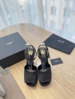 最高版本 Saint Lauren* 圣罗兰Ysl 25 春夏全新走秀高跟鞋 全新鞋型配上3 Cm水台 唯有Ysl最懂女人心 不接受反驳 超级无敌女人味神器 女