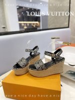 出厂 Loui& Vuitto&路易威登 法国代购新款驴牌 春夏首选 香港原版购入一比一开模 今年的款式比去年增加激光元素 显得更为大牌 皮面款采用原版小牛皮