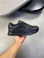 码数38-45 新品 Loui*V ～ Run Away 高端男士休闲 运动鞋！ 采用拼接 Epi 牛皮革和 Monogram 压纹粒面牛皮革，再现传统跑鞋的灵