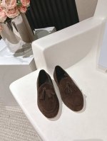 the Row25S新品复古 流苏乐福鞋 出厂价p 极简主义的设计风格 上脚超级显瘦又舒适 日常随心搭配裙子 裤子 都无敌好看 鞋面采用原版定制材质 内里垫脚均
