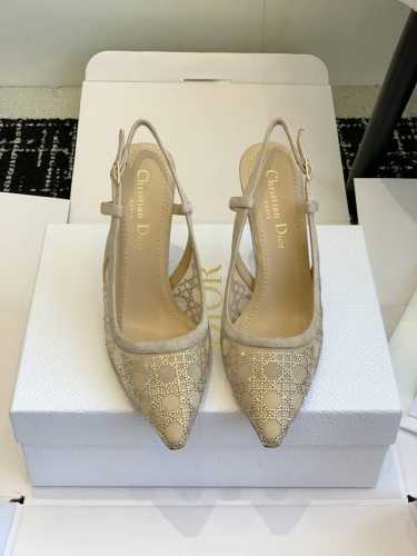 东莞代购级 Dior 迪奥 25Ss 春夏走秀新款Tribales系列女鞋 Cd明星同款时尚尖头 烫钻 高跟穆勒凉拖鞋 凉鞋 单鞋 材质:原版定制进口澳钻 原版