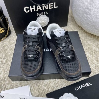 出厂 Chane*小香四季款运动鞋各大博主社交日推款，上脚狂好看，率性的休闲运动风，飒爽又自然，演绎香奈儿的时髦女性气质，整体定制令当时市面上的所有运动款变得过