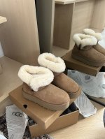 UGG P: Size：女码35-40 UGG2024最新复古 厚底牛角扣雪地靴高筒 鞋面材质，采用隆丰羊皮毛一体。质感细腻亲肤透气。 鞋底设计，EVA 轻翼外