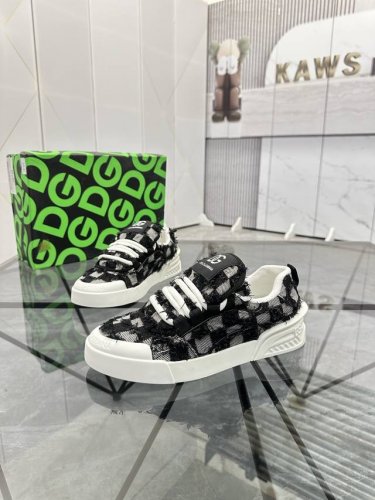 售 价: 商品商标：Dg 杜嘉班纳* 低帮休闲鞋 正码码数: 35-45 可订做46. 商品材料：鞋面进口原版材料，透气内里，原版大底。