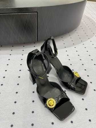 说不上来的高级和优雅，美到窒息，满满的高级感 ★面料 真丝 内里 羊皮 鞋底 牛皮大底 优雅风格 创造不一样的感觉 跟高9.5 cm 专柜包装 简约气质款式！ - 点击图像关闭