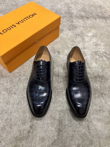 Louis Vuitton Lv 男士经典牛津鞋男士商务正装雕花皮鞋 经典款 杏仁核精致鞋头 极致艺术 全鞋采用进口打蜡饮奶牛牛皮古法手工描改擦色 蓝色 精挑细