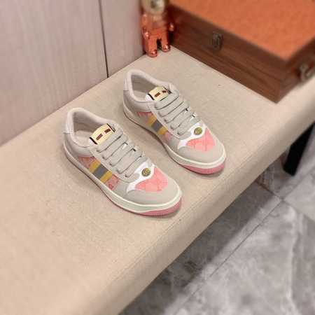 情侣款新款 厂价 古奇gucci* 最新爆款休闲鞋，顶端品牌奢侈～代购，顶级～质量。鞋面選用进口透气牛皮搭配布面料搭配材质透气毛巾布内里 精细做工。原版个性时尚 - 点击图像关闭