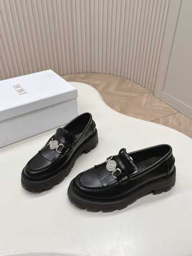 Dior Cruise 2025早春系列乐福鞋 流苏小皮鞋 经典升级 充满活力与时尚态度 轻松玩转街头 青春洋溢的酷时尚风格 轻松随意的优雅风格 高定精神的奢华