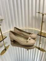 迪奥 Dior 2025春夏高定系列新款 Ballet 标志性电绣藤格纹低跟芭蕾舞女鞋 Cd字母Logo珍珠扣粗跟蝴蝶结凉鞋 材质 进口金属羊皮 环保藤格纹粗花