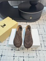 the Row_新款复古乐福鞋 第一眼看到这个鞋子就爱上了 带点复古味随意搭配都好看 各大网红博主都在穿它 前后无港宝 整个鞋子非常柔软 好穿不磨脚简约百搭款~