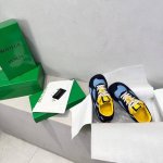 出厂 Bottega Veneta Bv葆蝶家 25Ss新款 情侣款复古阿甘鞋 德训鞋休闲运动鞋 sneaker科技尼龙和绒面打造 灵感来自复古球鞋 全新演绎经