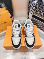 出厂： Louis Vuitton 路易威登 Lv Trainer 情侣款运动鞋板鞋 休闲复古篮球鞋 从复古篮球鞋汲取灵感，打造备受青睐的 Lv Trainer