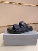 工厂P价 Prada 拖鞋 顶级代购 男士春夏拖鞋专柜同步 鞋面意大利进口牛皮搭，标志图形高品质工艺，鞋底：原厂特供原版底，独家活动成型底超级舒适，原厂跟单货，