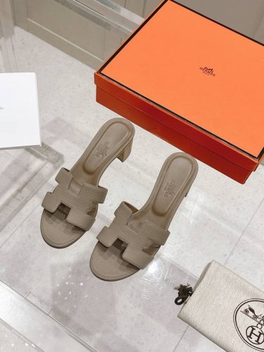 东莞代购级 官网同步飞机盒包装 hermes 爱马仕春夏经典款 东莞产 H拖鞋 经典H拖 每个夏天必入的款式 每个女孩 愿望List必收款之一 日常穿搭 还是出