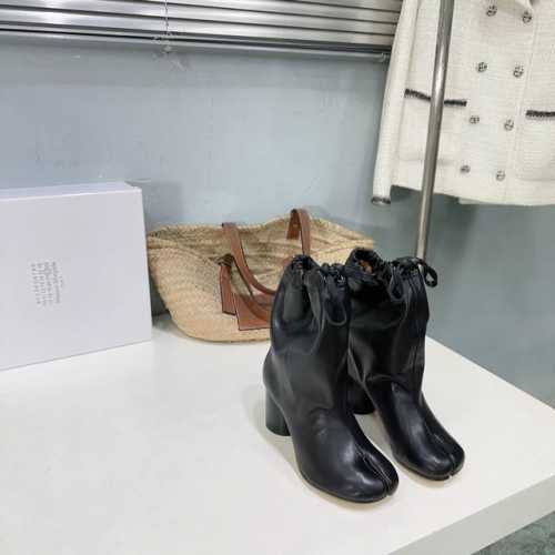 好品质出厂 ！小众潮牌顶级品质Maison Margiela ss秋冬mm6分趾粗跟短靴抽绳靴 顶级版本 新款抽绳靴把我美晕 靴筒抽绳设计可自行调节宽度 自然褶