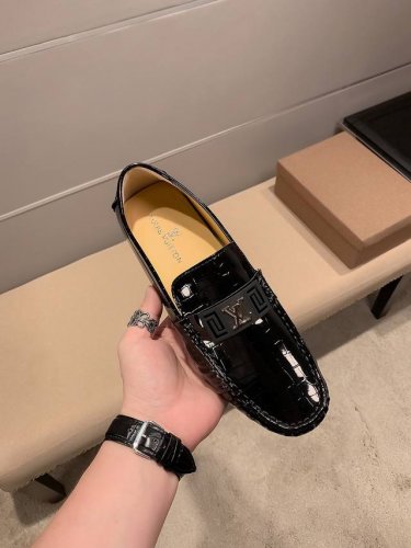 品牌Louis Vuitton，官网原版Lv专注高端，官网新款男士豆豆鞋专柜爆款系列 顶级原单品质，真材实料，原单南非进口头层牛皮 ， 头层羊皮里，原版御用耐磨