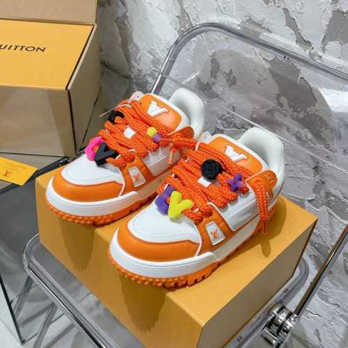 顶级代购版本 男+10 #情侣码 Louis Vuitton 走秀款胖trainer DIY饰扣面包鞋。超级玩味 超级童趣。疯狂心动 胖trainer打破颜色的