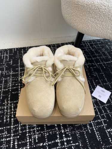 代购级 UGG 2024新款出炉卡皮巴拉胖头鞋，系列刻在基因里的松弛感 X拒绝精神内耗 ，卡皮巴拉”潮流风向标，经典胖头拖鞋 卡通可爱造型让你的穿搭更具吸引力突