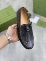 工厂价 实价 古奇gucci 新款经典豆豆鞋；香港原单顶级 精湛工艺 顶级质量高端精品男士休豆豆鞋 英伦时尚风 鞋面采用意大利进口漆皮，舒适透气全进口柔软猪皮内