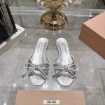 出厂 Mium*2025新款蝴蝶结凉拖鞋系列 懒人必备 时尚洋气 夏日清凉标配，撞色包边真皮蝴蝶结，细致优雅，羊皮+蝴蝶结元素搭配，垫脚羊皮里 意大利进口真皮大