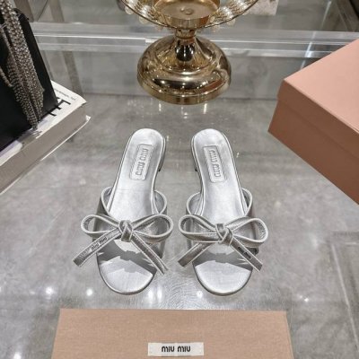 出厂 Mium*2025新款蝴蝶结凉拖鞋系列 懒人必备 时尚洋气 夏日清凉标配，撞色包边真皮蝴蝶结，细致优雅，羊皮+蝴蝶结元素搭配，垫脚羊皮里 意大利进口真皮大