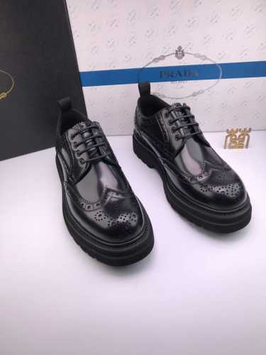 4Cm厚底 Prad* 超轻发泡厚底 开边珠牛皮 高档大头皮鞋 进口开边珠牛皮 最好的皮革产品，价格P和质量最高，光泽 手感 皮面等指标一流 全包羊皮内里 高品