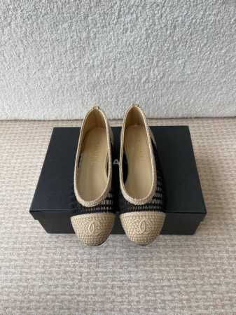 chanel小香 25Ss 春夏鞋头电绣双C Logo点缀，玛丽珍 粗跟单鞋 宛如女神脖子上的项链，上脚包裹性非常好，上脚跟显瘦，真的是超级精致！ 复古的玛丽珍 - 点击图像关闭
