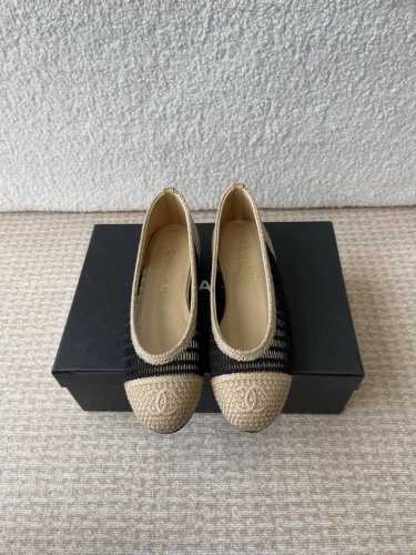 chanel小香 25Ss 春夏鞋头电绣双C Logo点缀，玛丽珍 粗跟单鞋 宛如女神脖子上的项链，上脚包裹性非常好，上脚跟显瘦，真的是超级精致！ 复古的玛丽珍