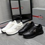商品商标：Prada 普拉达 休闲鞋 正码码数: 38-44 商品材料：精选 牛皮鞋面 牛皮鞋垫 透气网内里 原版大底