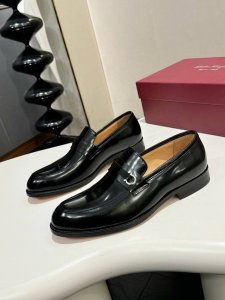 ferragamo 菲拉格慕 经典的男士商务皮鞋 进口黑色小牛皮 牛皮内里 皮质非常柔软 原版真皮大底 码数39-44码 38 45 46 47定做