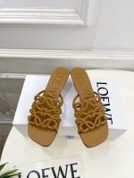 Loewe 罗意威 2025春夏新品 petal Anagram镂空小猫跟拖鞋 loewe作为这两年最受欢迎的设计师牌 设计简单 细节巧妙 清新脱俗 不想满大街