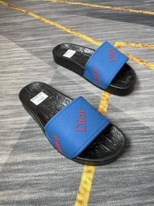 调工厂价 男装男鞋 运动原单Dior 2025春季新款，蛇年爆单新品，情侣款一字拖，男女同款拖鞋，脚感舒适，帅气百搭，码数35-46
