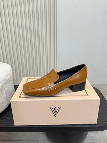 vanda Novak 小众 耗时3个月研发 鞋跟独特设计酒杯 重磅系列 众多联手意大利品牌 推出高级感满分的鞋款系列 火遍Ins神仙绝美神靴，海外博主疯狂打C